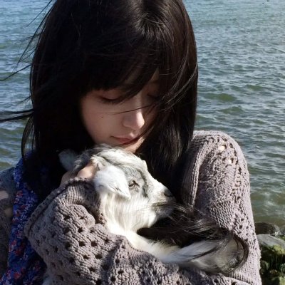 夹缝中 海报